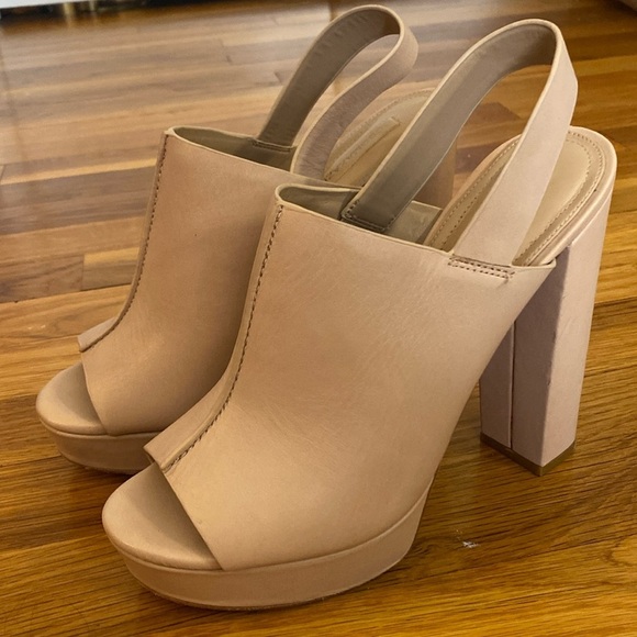 BCBGMaxAzria Women’s Tan Slip On Heels Size 8.5 - Picture 1 of 7